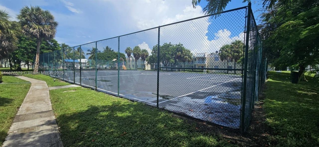 411 Executive Center Dr, Unit 209, West Palm Beach, FL 33401 Photo