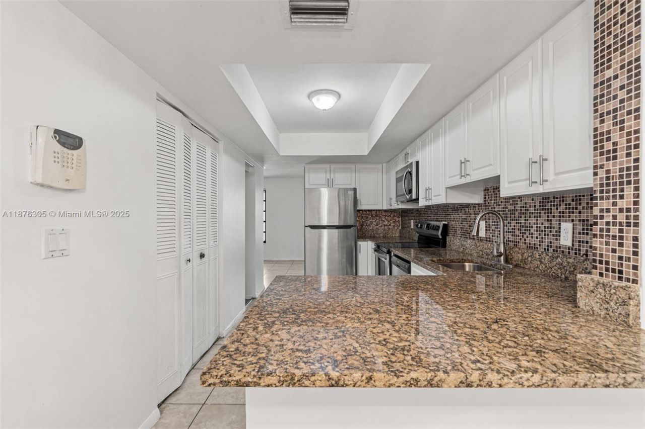 2607 NW 47th Ln, Unit 3304, Lauderdale Lakes, FL 33313 Photo