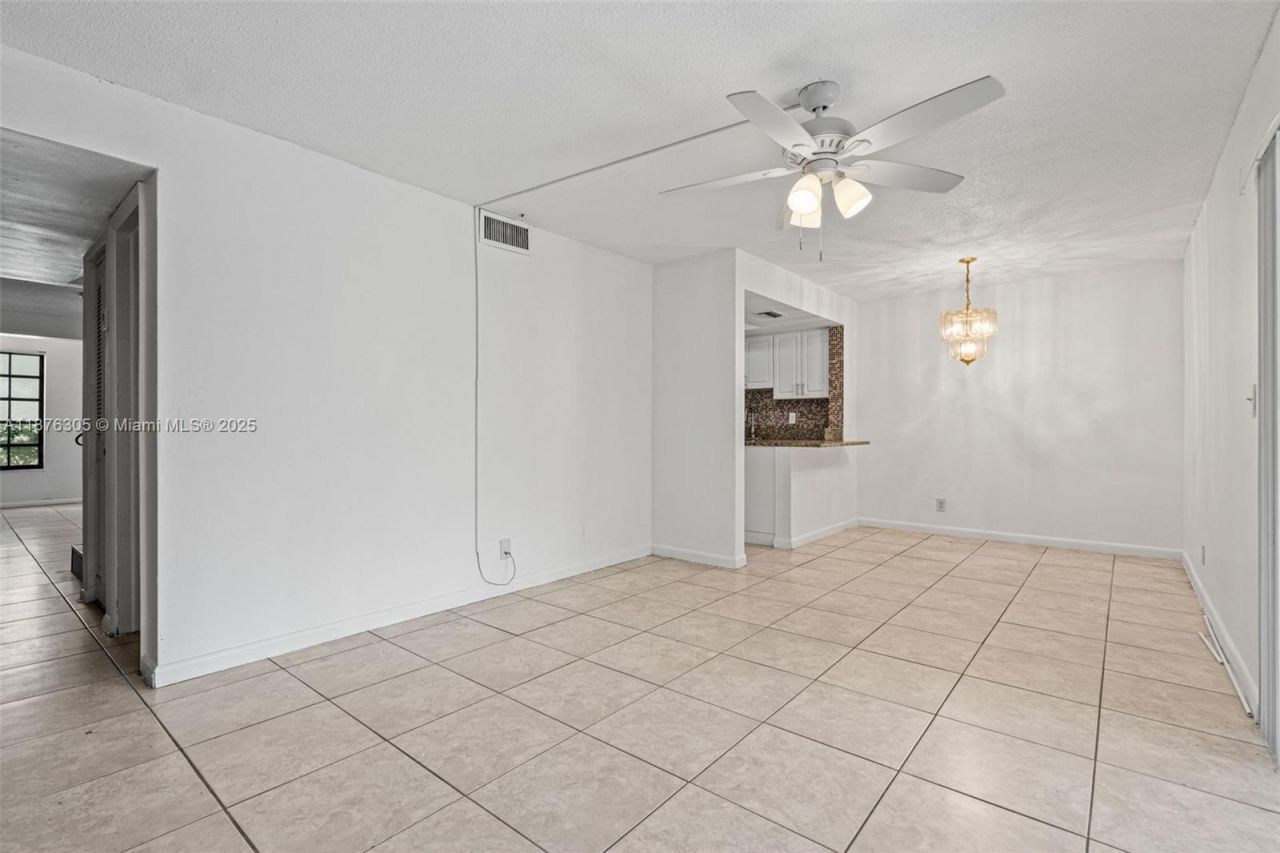 2607 NW 47th Ln, Unit 3304, Lauderdale Lakes, FL 33313 Photo