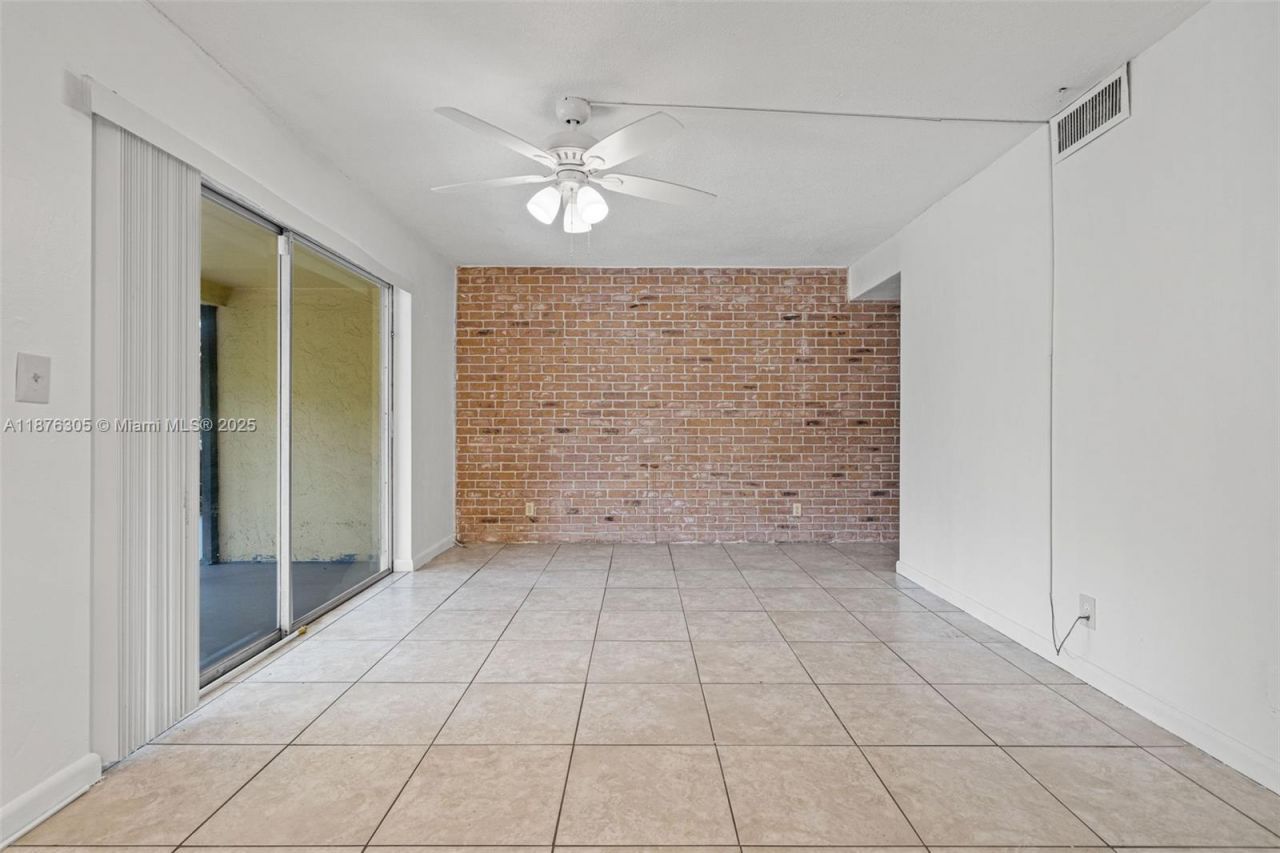 2607 NW 47th Ln, Unit 3304, Lauderdale Lakes, FL 33313 Photo