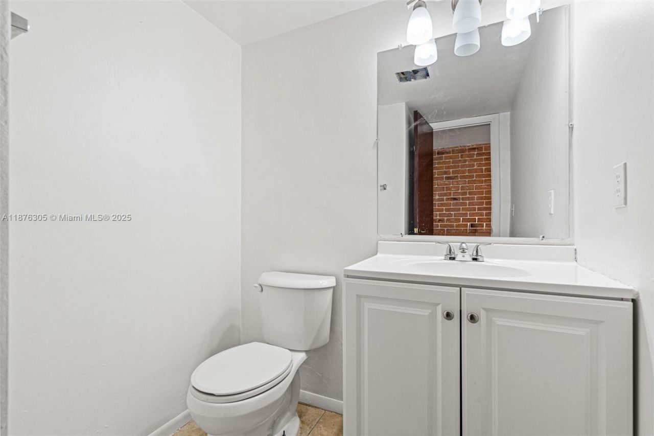 2607 NW 47th Ln, Unit 3304, Lauderdale Lakes, FL 33313 Photo