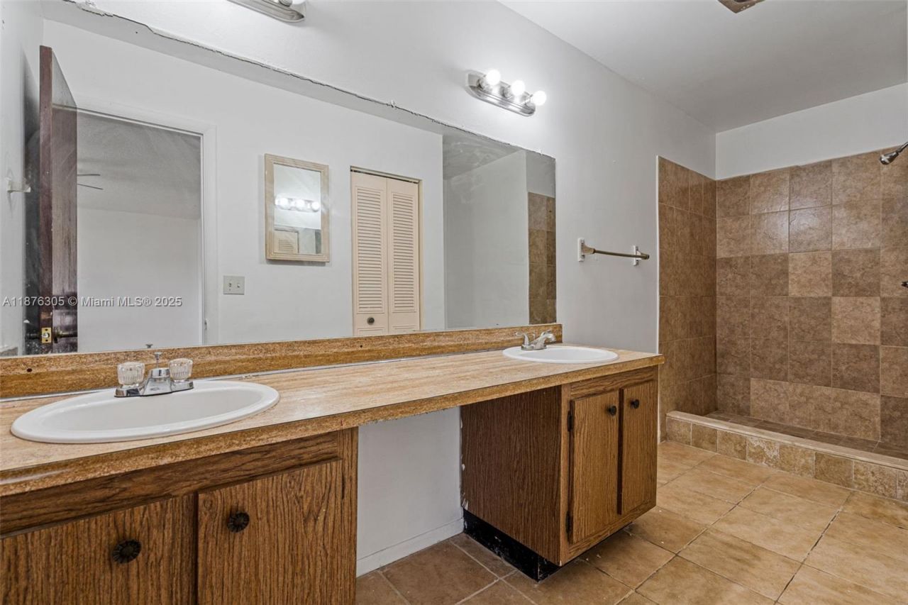 2607 NW 47th Ln, Unit 3304, Lauderdale Lakes, FL 33313 Photo