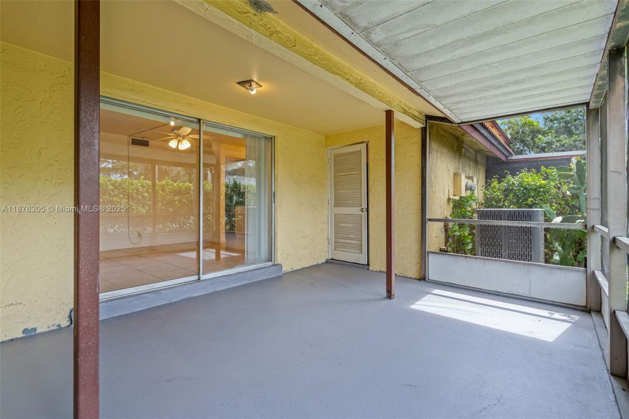 2607 NW 47th Ln, Unit 3304, Lauderdale Lakes, FL 33313 Photo