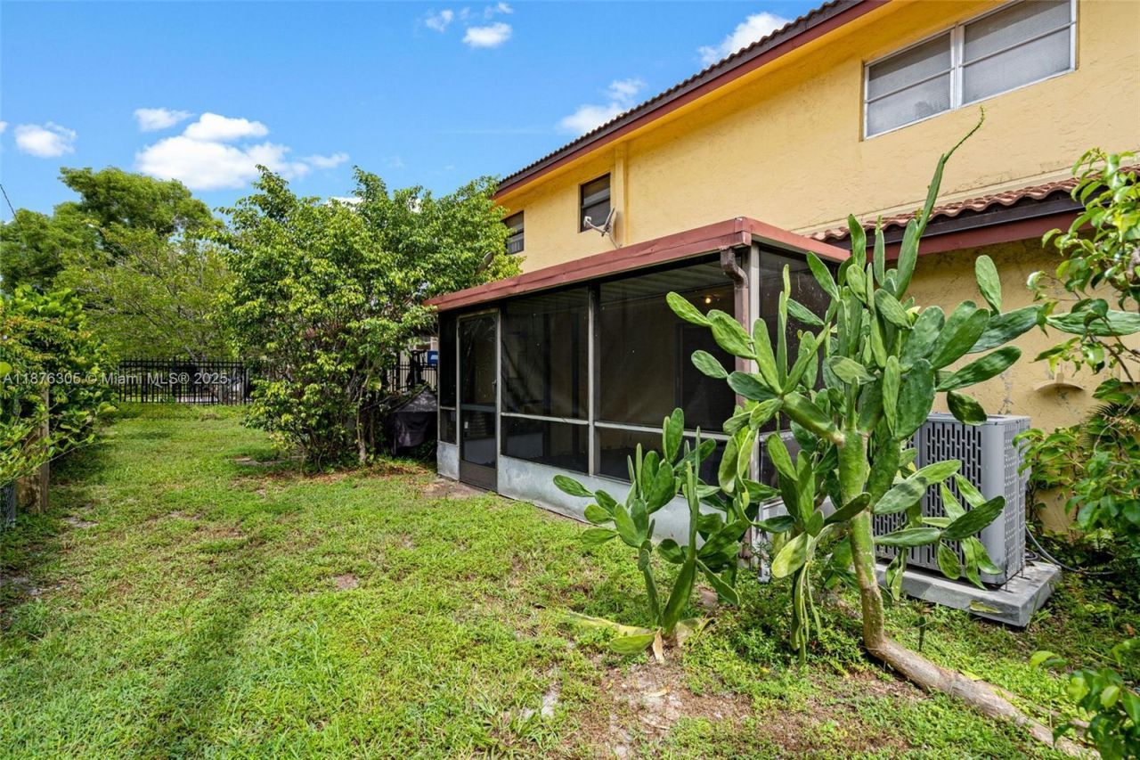 2607 NW 47th Ln, Unit 3304, Lauderdale Lakes, FL 33313 Photo
