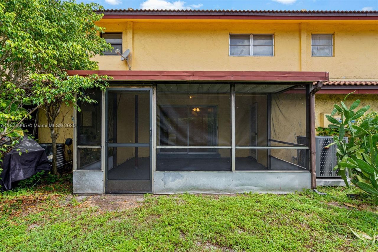 2607 NW 47th Ln, Unit 3304, Lauderdale Lakes, FL 33313 Photo