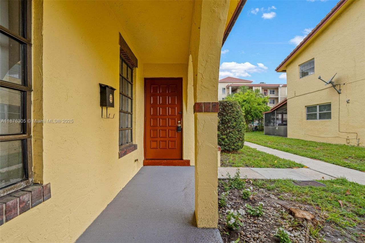 2607 NW 47th Ln, Unit 3304, Lauderdale Lakes, FL 33313 Photo