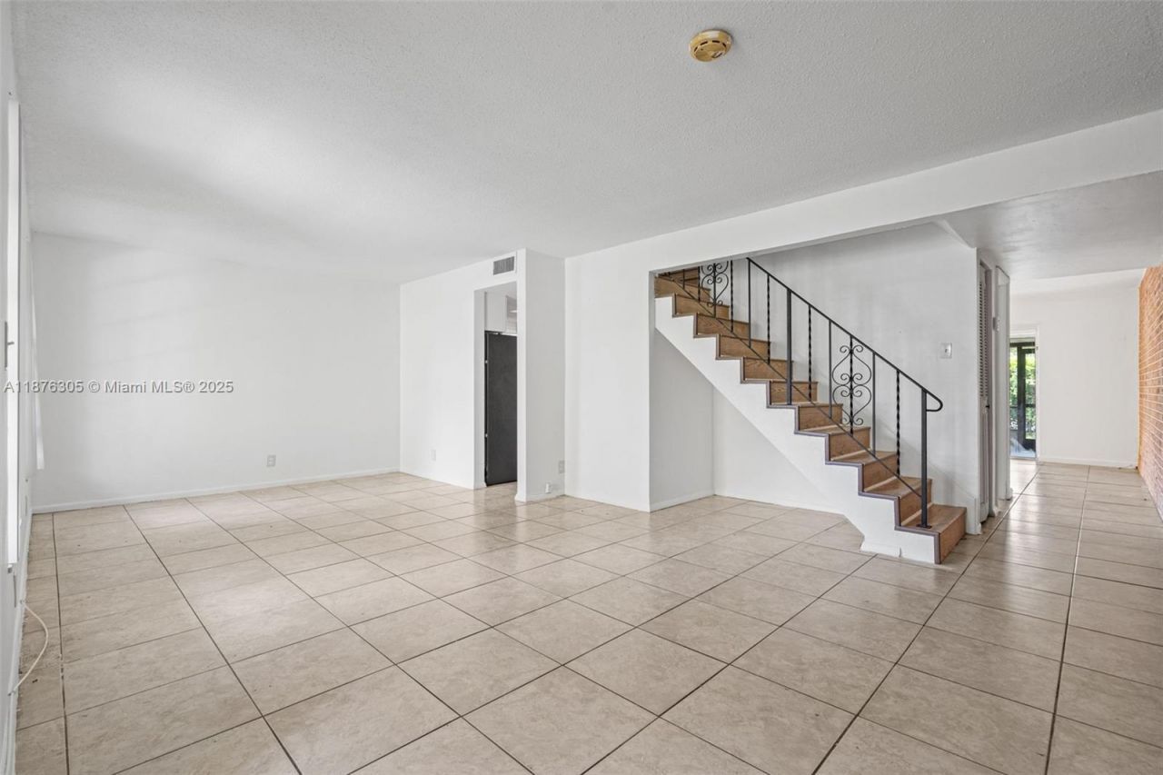 2607 NW 47th Ln, Unit 3304, Lauderdale Lakes, FL 33313 Photo