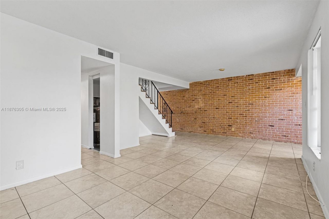 2607 NW 47th Ln, Unit 3304, Lauderdale Lakes, FL 33313 Photo