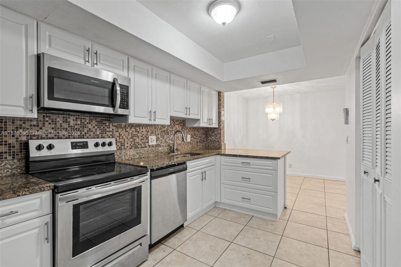 2607 NW 47th Ln, Unit 3304, Lauderdale Lakes, FL 33313 Photo