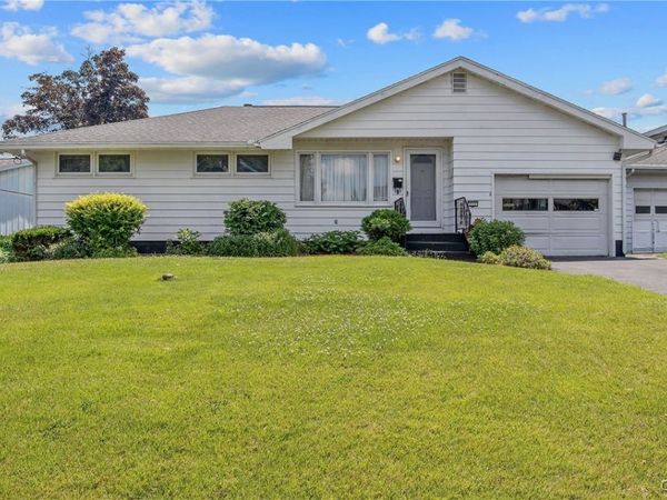 113 Bellshire Lane, Syracuse, NY 13208