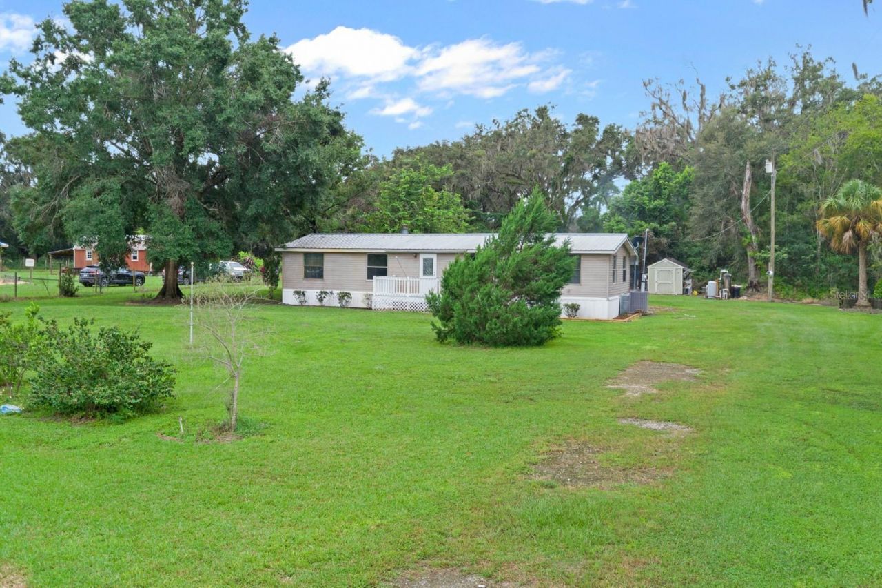 4773 E C-48, Center Hill, FL 33514 Photo