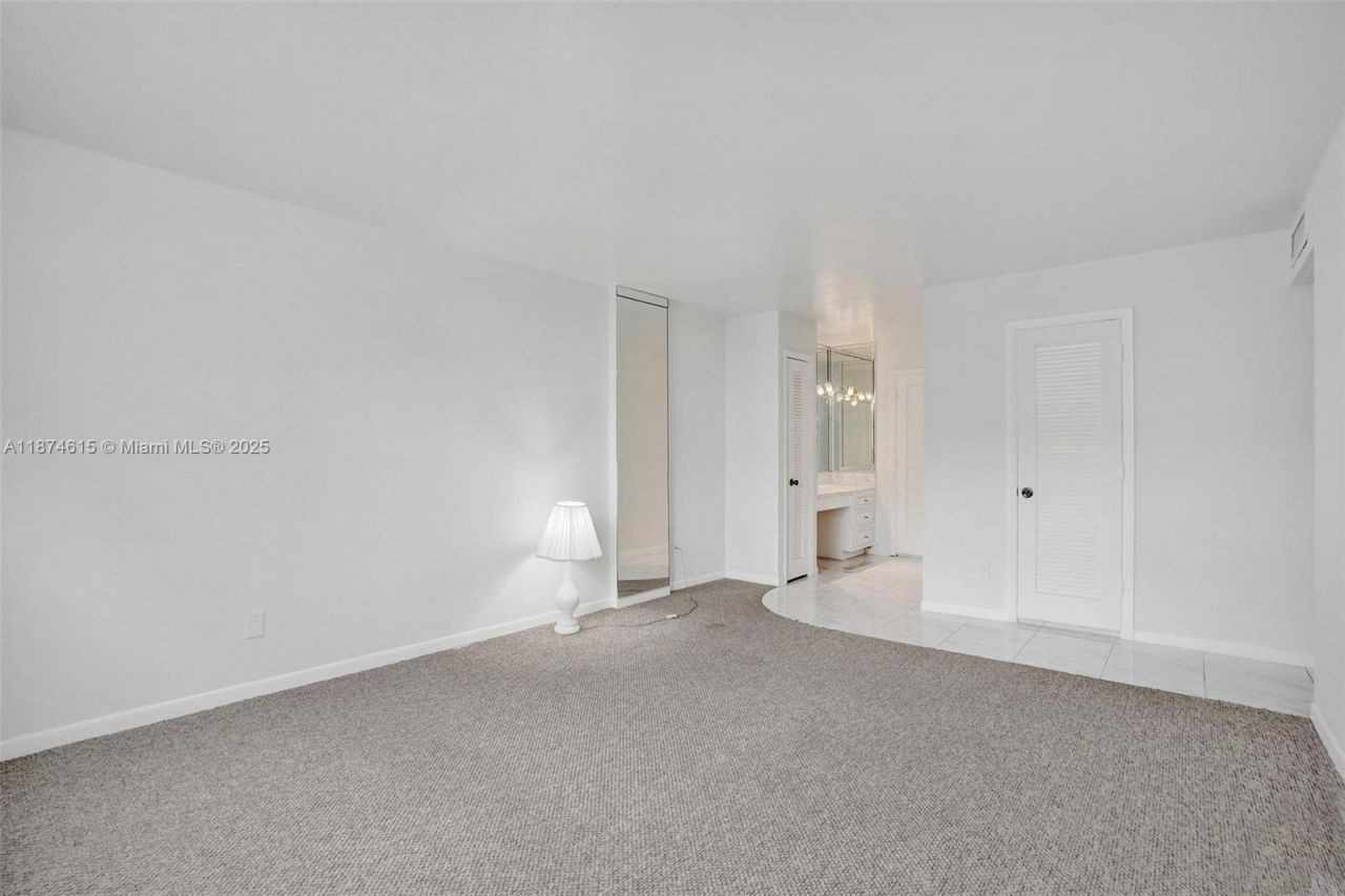 1849 S Ocean Dr, Unit 407, Hallandale Beach, FL 33009 Photo