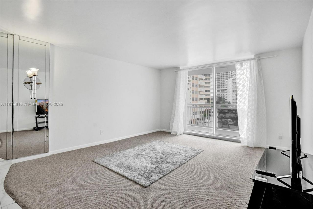 1849 S Ocean Dr, Unit 407, Hallandale Beach, FL 33009 Photo