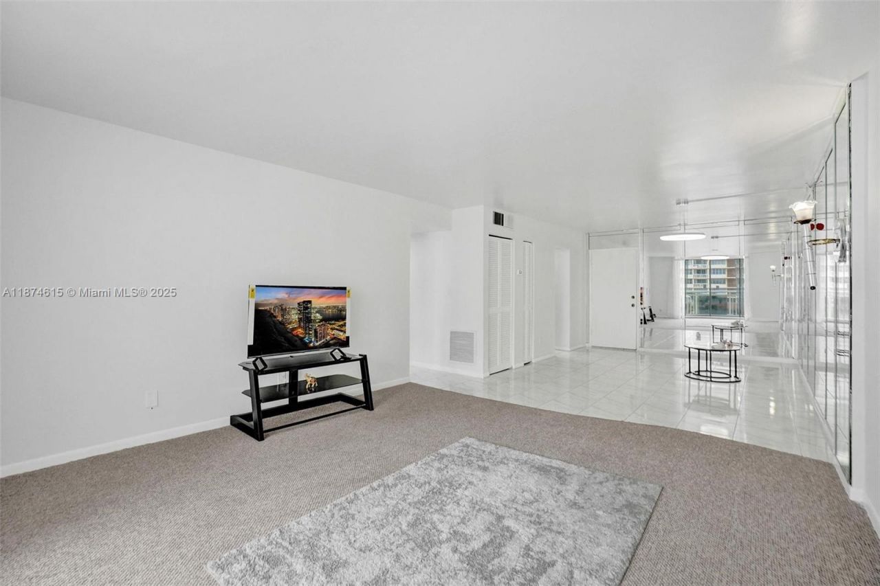 1849 S Ocean Dr, Unit 407, Hallandale Beach, FL 33009 Photo
