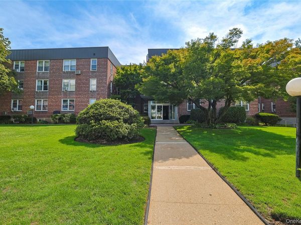 530 Dubois Avenue, Unit 1B, Valley Stream, NY 11581