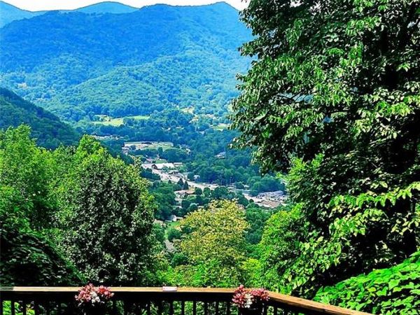 100 Chipmunk Lane, Maggie Valley, NC 28751