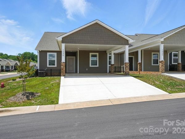 1530 29th Street SE, Hickory, NC 28602