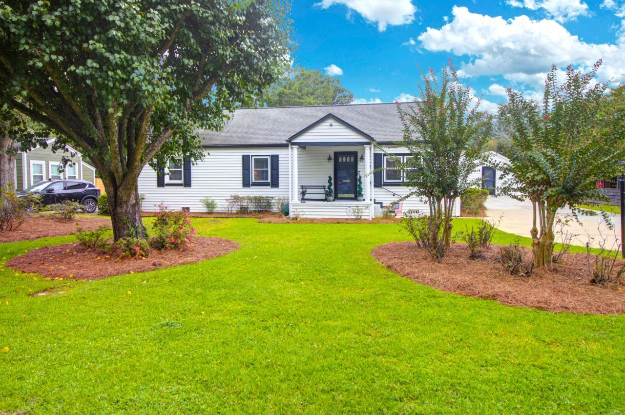 2078 Saint James Drive Charleston, SC 29412