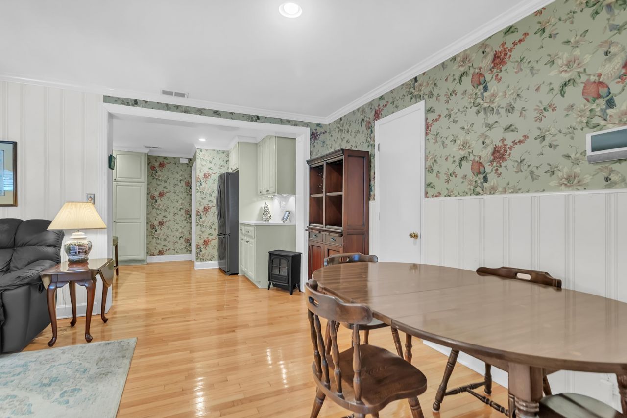 2078 Saint James Drive Photo 10