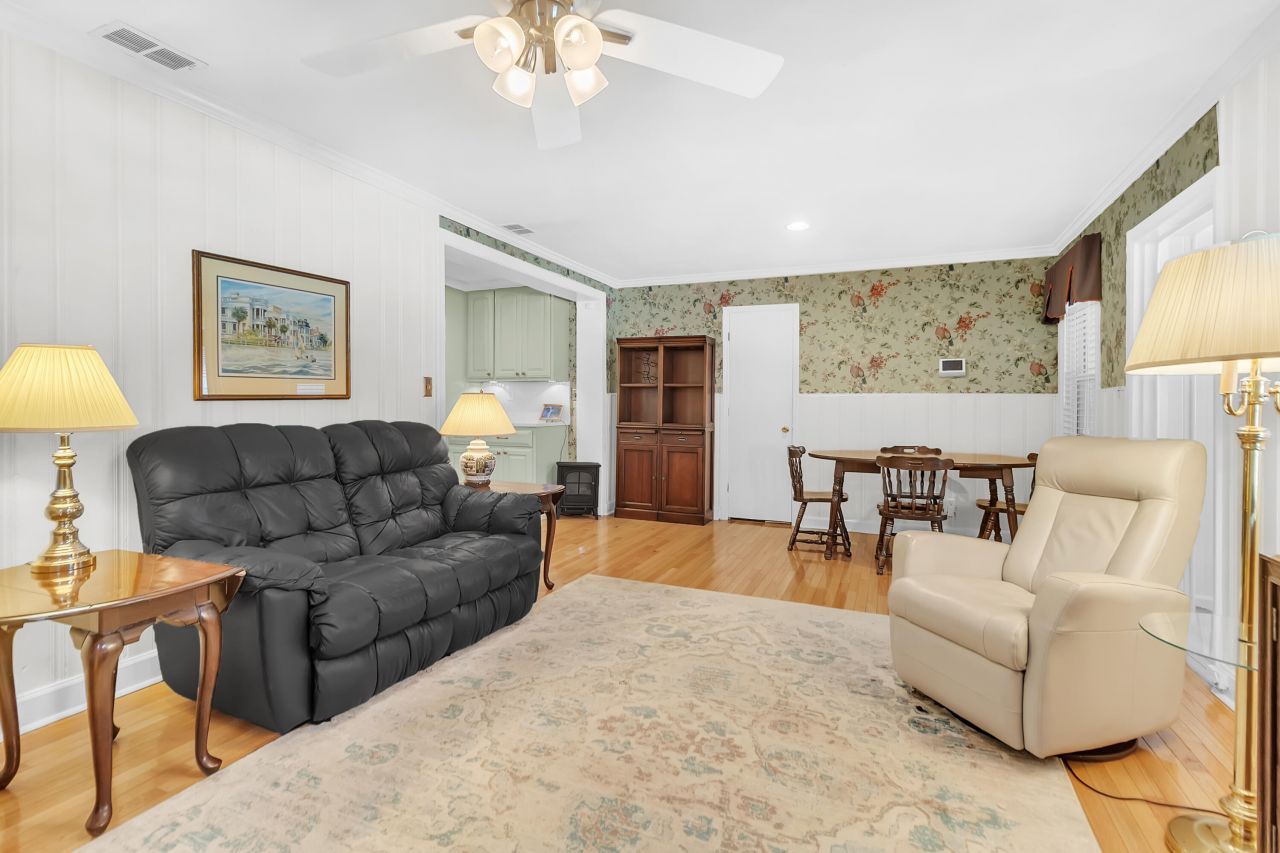 2078 Saint James Drive Photo 11