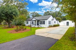 2078 Saint James Drive photo 4