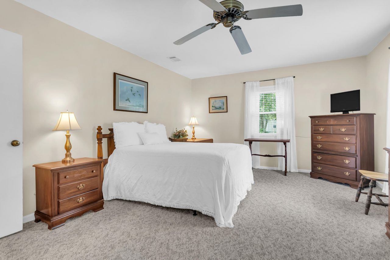 2078 Saint James Drive Photo 22