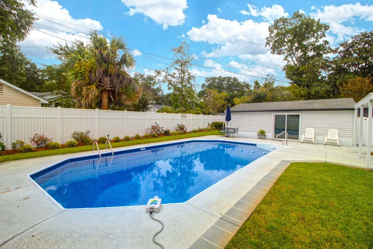 2078 Saint James Drive Photo 30