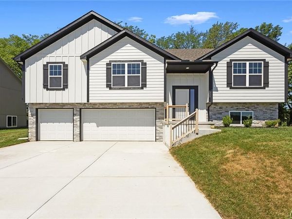 1320 N Holland Court, Independence, MO 64056