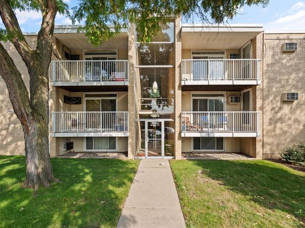 4921 Crooks Road, Unit M-10, Royal Oak, MI 48073