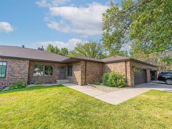 204 Oxbow Circle, Oxbow, ND 58047