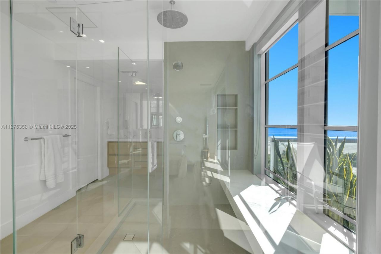 3739 Collins Ave, Unit N-501, Miami Beach, FL 33140 Photo