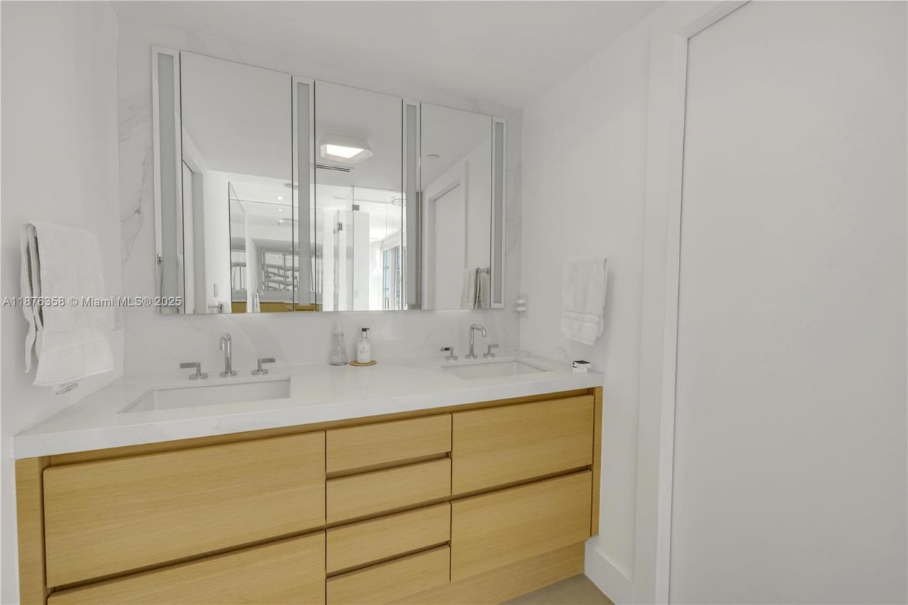 3739 Collins Ave, Unit N-501, Miami Beach, FL 33140 Photo