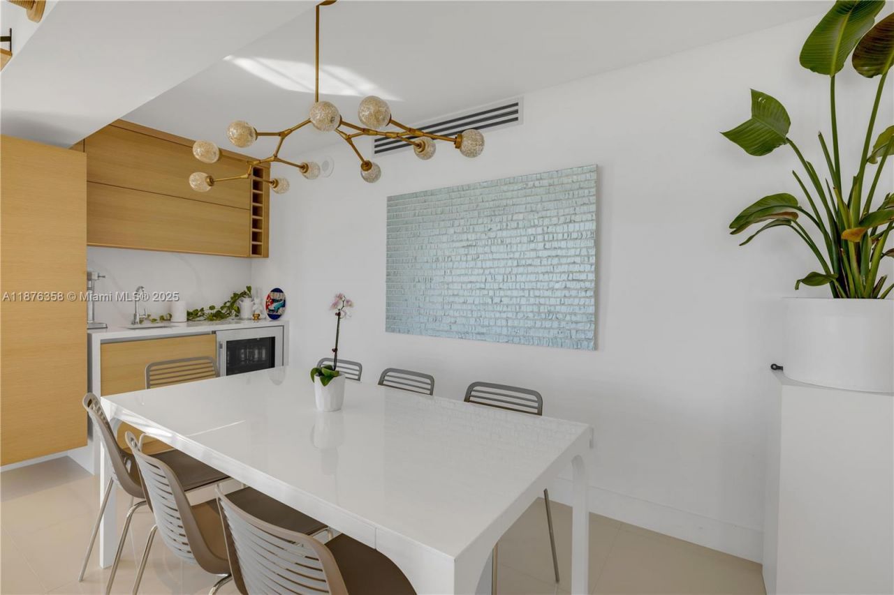 3739 Collins Ave, Unit N-501, Miami Beach, FL 33140 Photo