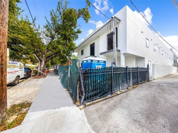 1254 SW 2nd St, Miami, FL 33135
