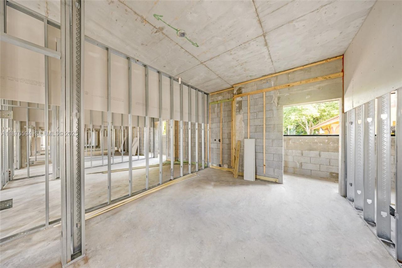 1254 SW 2nd St, Miami, FL 33135 Photo