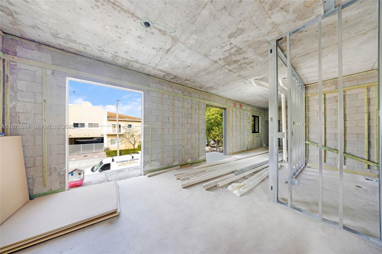 1254 SW 2nd St, Miami, FL 33135 Photo