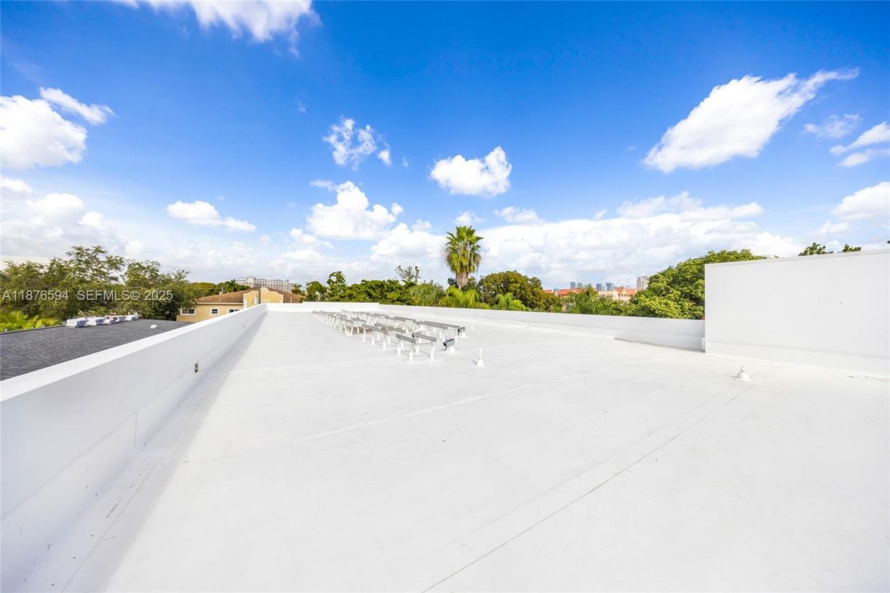 1254 SW 2nd St, Miami, FL 33135 Photo