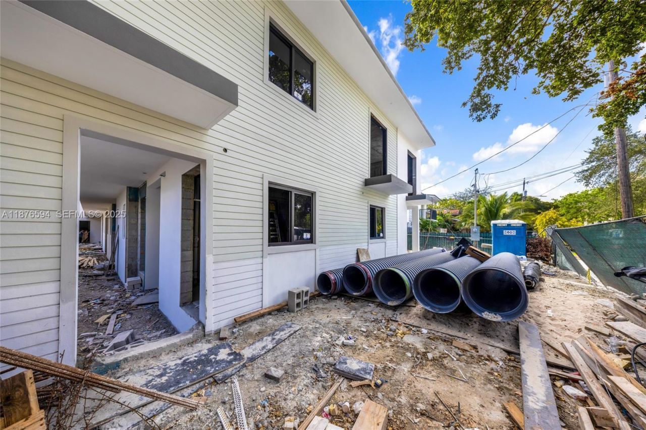 1254 SW 2nd St, Miami, FL 33135 Photo