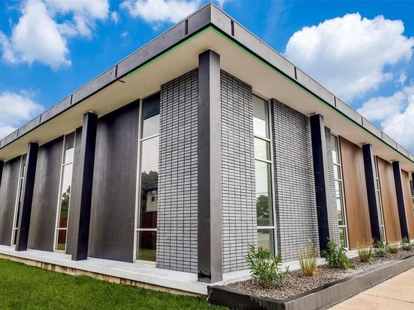 2824 Valley View Lane, Farmers Branch, TX 75234