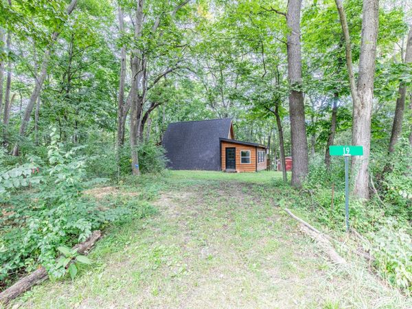 19 Navajo Court, Putnam, IL 61560