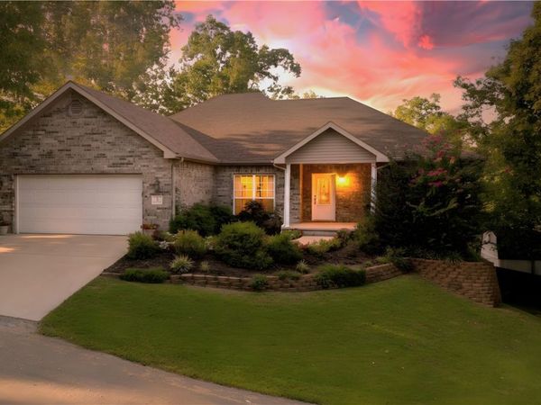 1 Totton Lane, Bella Vista, AR 72714