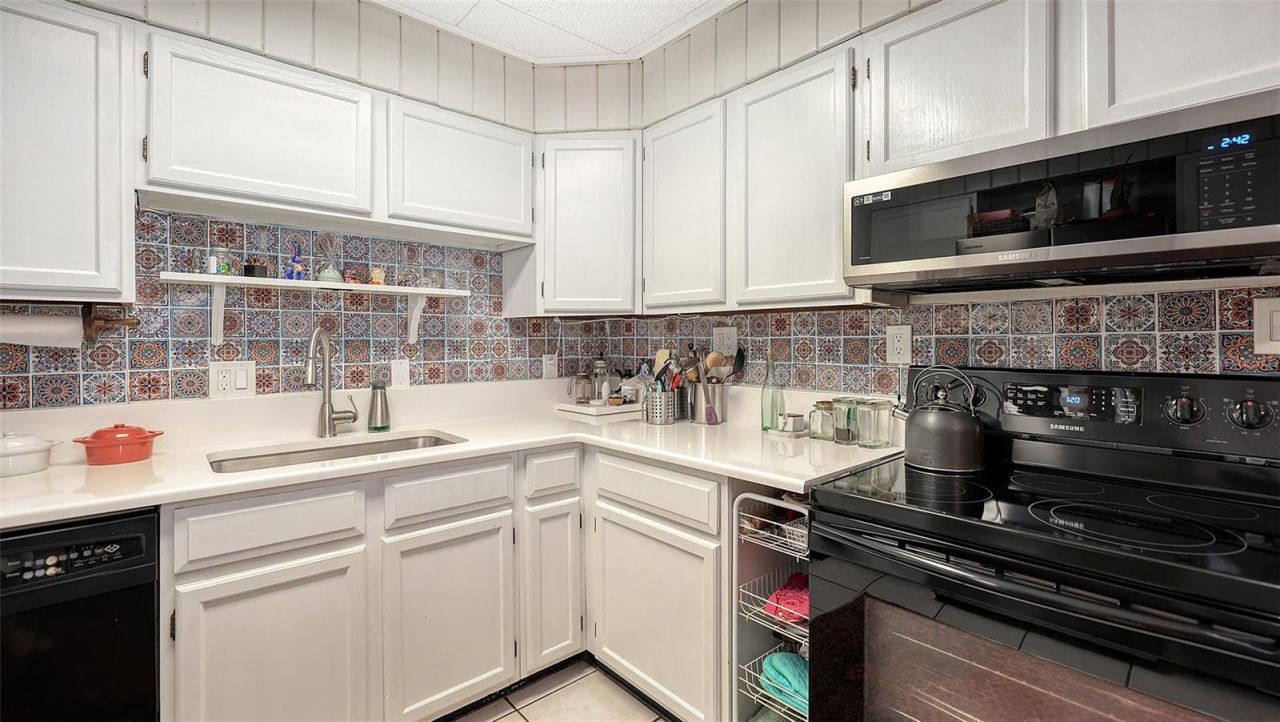 1702 Hillview Street, Sarasota, FL 34239 Photo