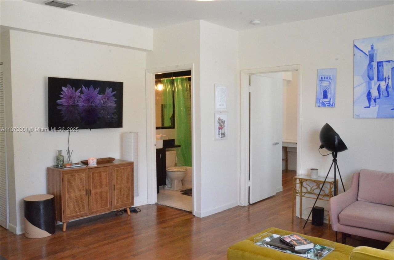 1244 Pennsylvania Ave, Unit 302, Miami Beach, FL 33139 Photo