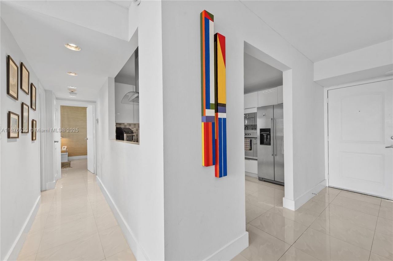 100 Bayview Dr, Unit 507, Sunny Isles Beach, FL 33160 Photo