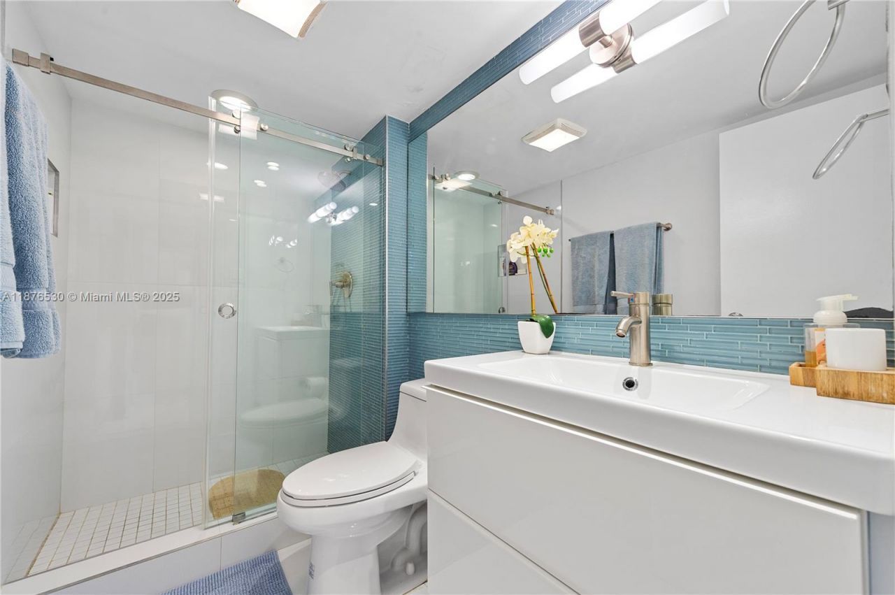 100 Bayview Dr, Unit 507, Sunny Isles Beach, FL 33160 Photo