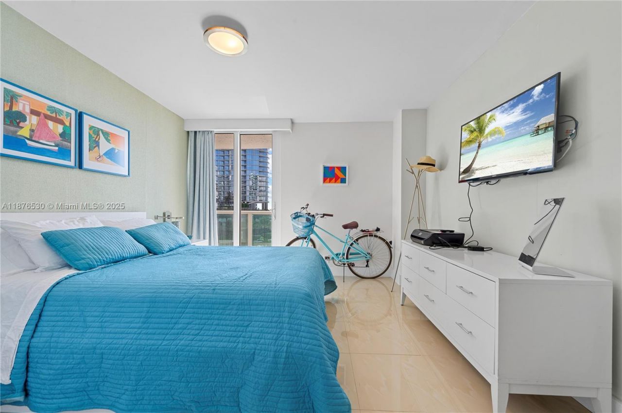 100 Bayview Dr, Unit 507, Sunny Isles Beach, FL 33160 Photo