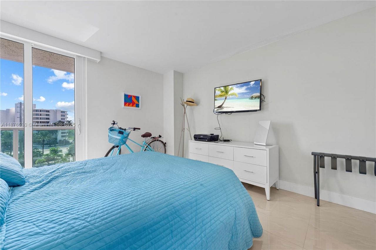 100 Bayview Dr, Unit 507, Sunny Isles Beach, FL 33160 Photo