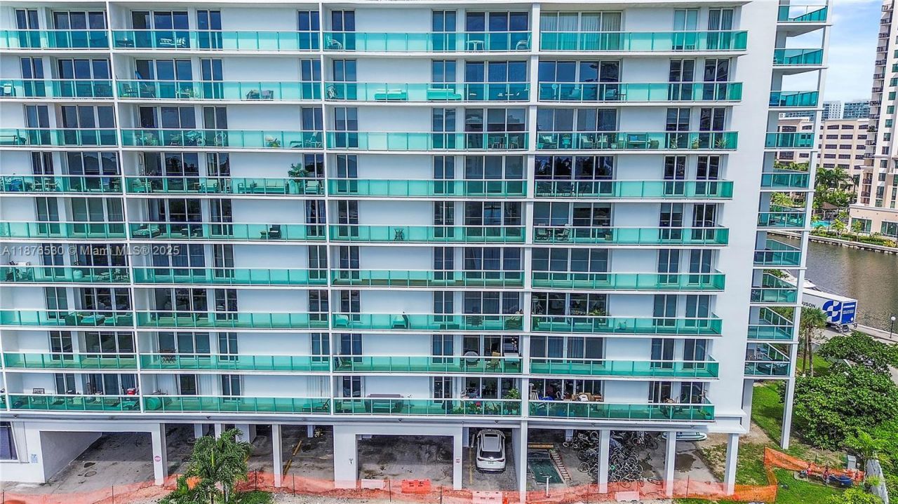 100 Bayview Dr, Unit 507, Sunny Isles Beach, FL 33160 Photo