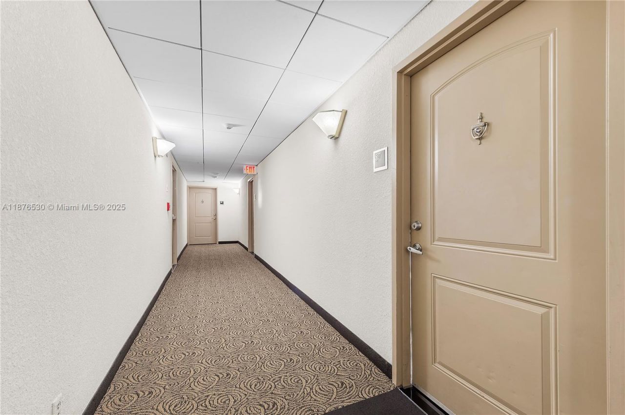 100 Bayview Dr, Unit 507, Sunny Isles Beach, FL 33160 Photo