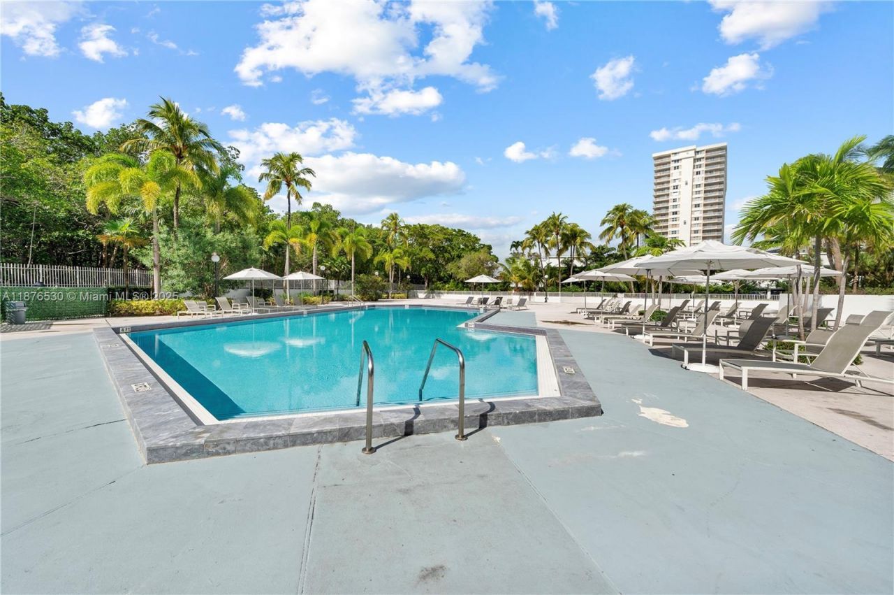 100 Bayview Dr, Unit 507, Sunny Isles Beach, FL 33160 Photo